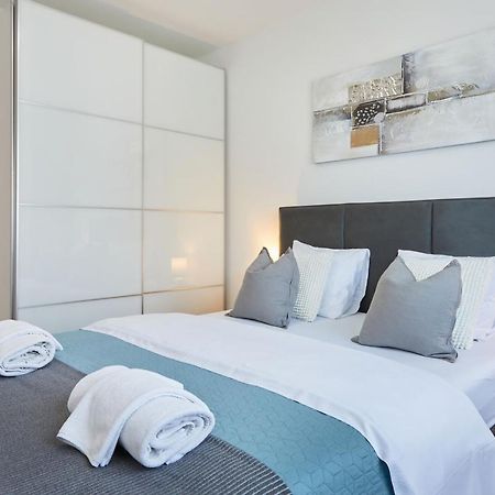 Spacious 2Bdr Apartment Near Business District 자그레브 외부 사진