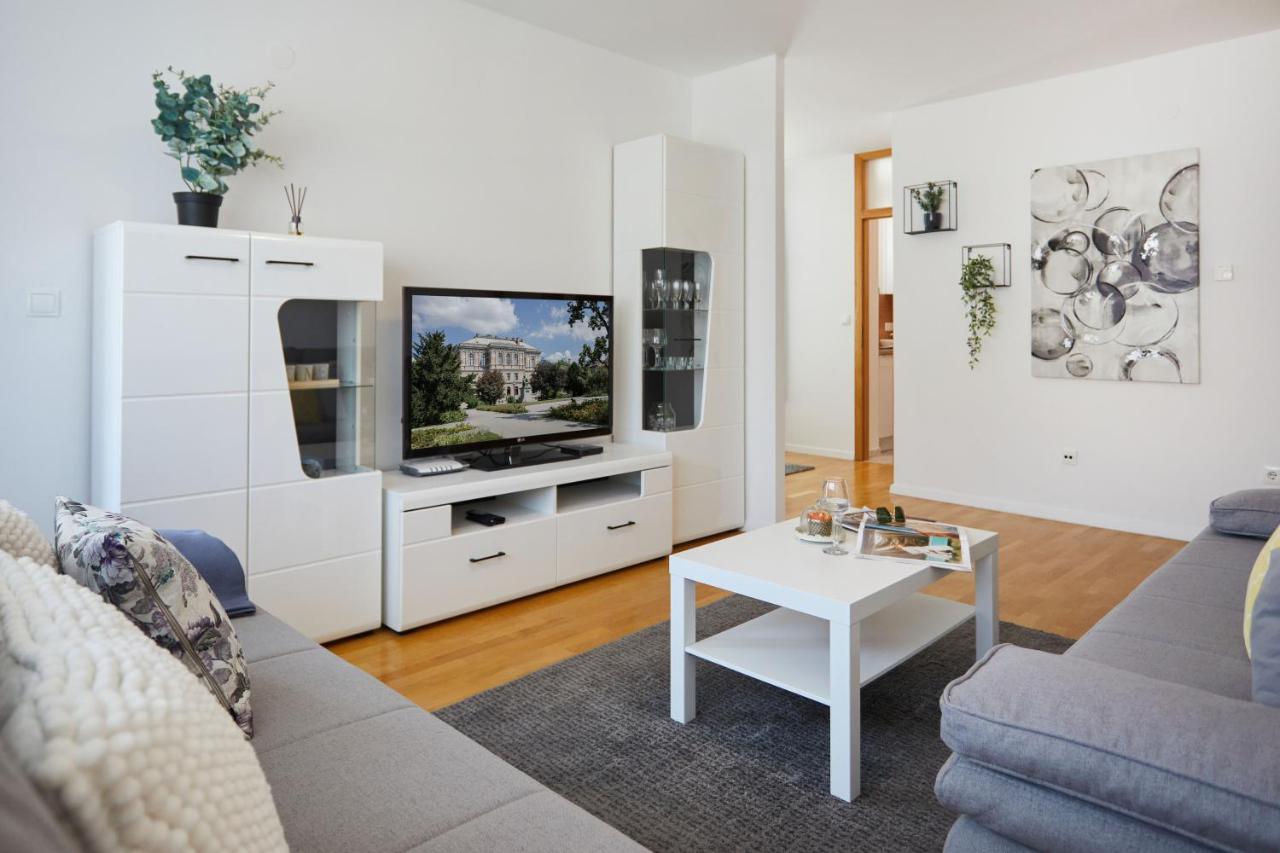 Spacious 2Bdr Apartment Near Business District 자그레브 외부 사진