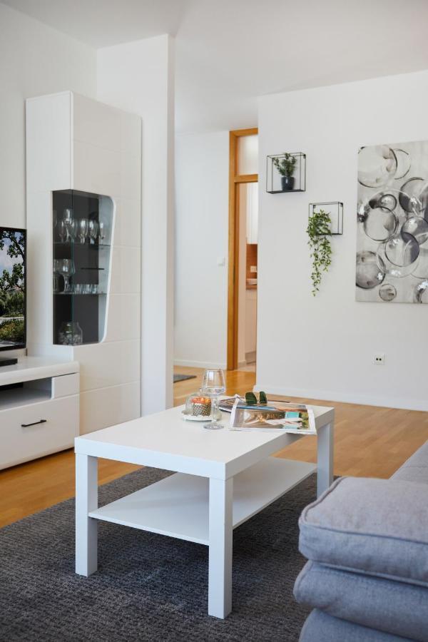 Spacious 2Bdr Apartment Near Business District 자그레브 외부 사진