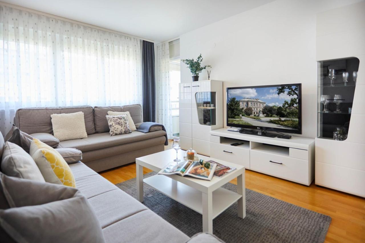 Spacious 2Bdr Apartment Near Business District 자그레브 외부 사진