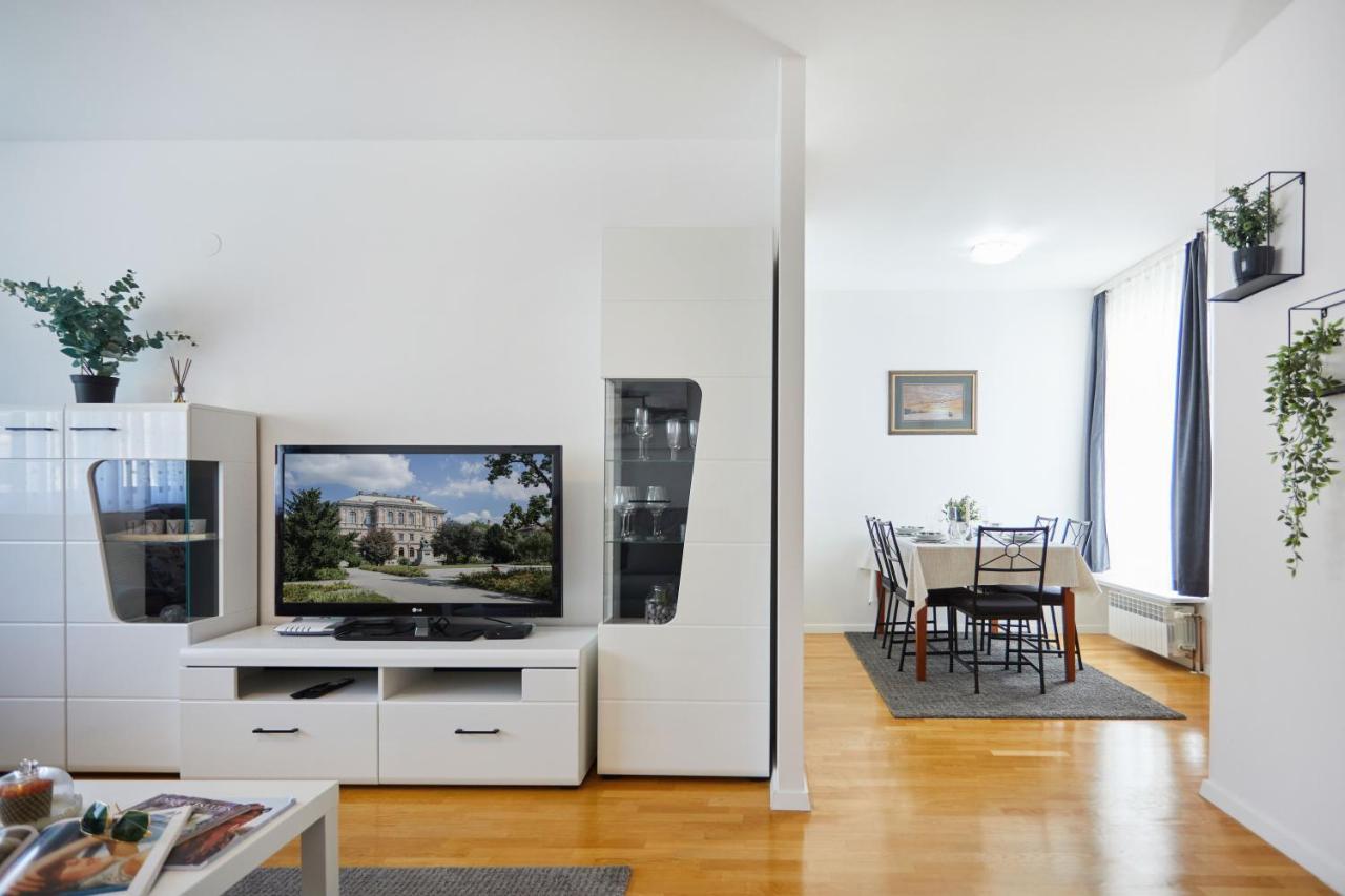 Spacious 2Bdr Apartment Near Business District 자그레브 외부 사진