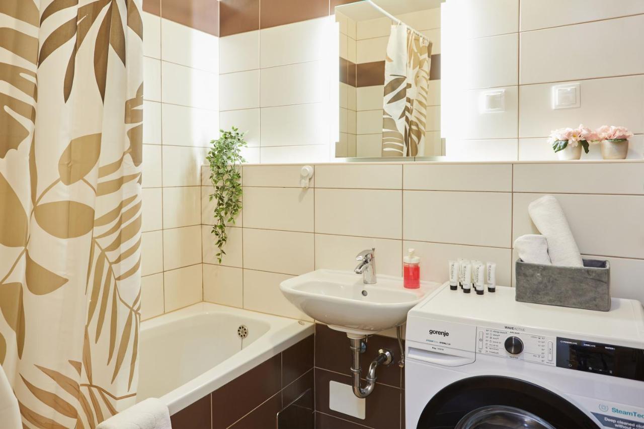 Spacious 2Bdr Apartment Near Business District 자그레브 외부 사진