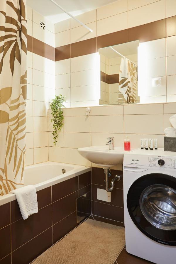 Spacious 2Bdr Apartment Near Business District 자그레브 외부 사진